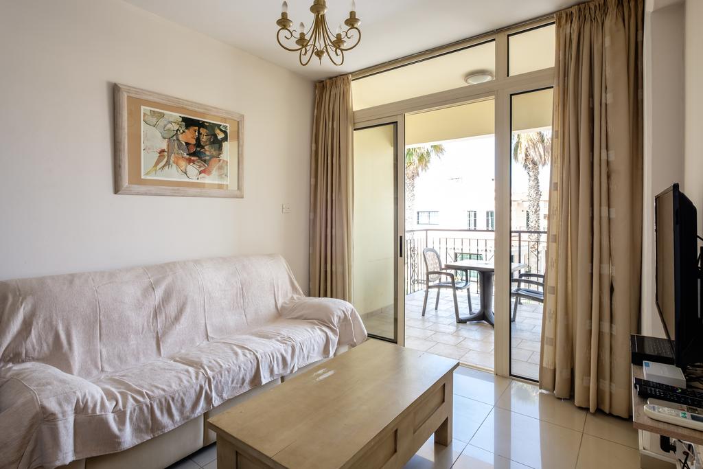 Two Bedroom apartment, with a swimming pool Dhekelia Road