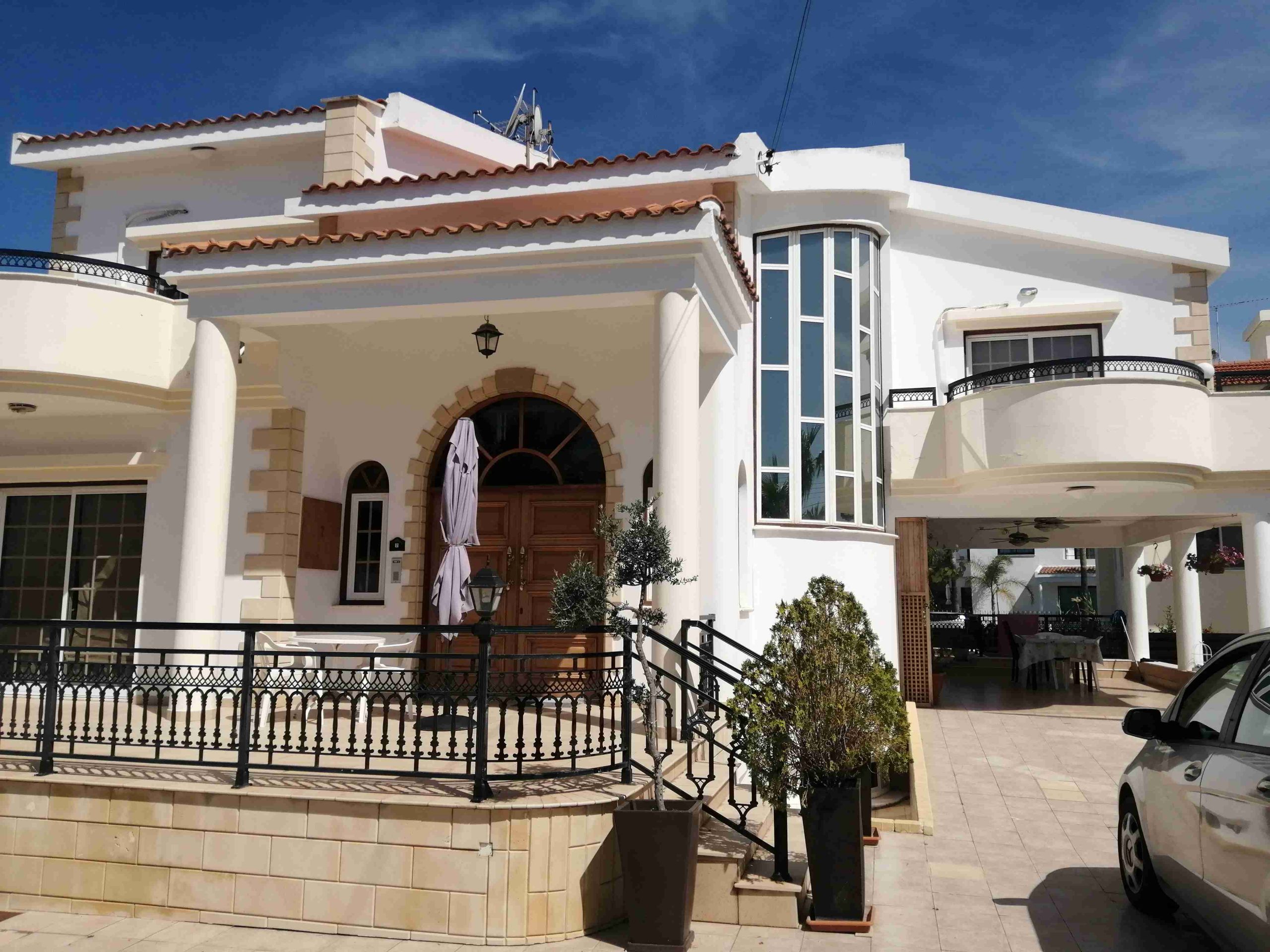 4 bedroom villa on the Larnaca-Dhekelia road